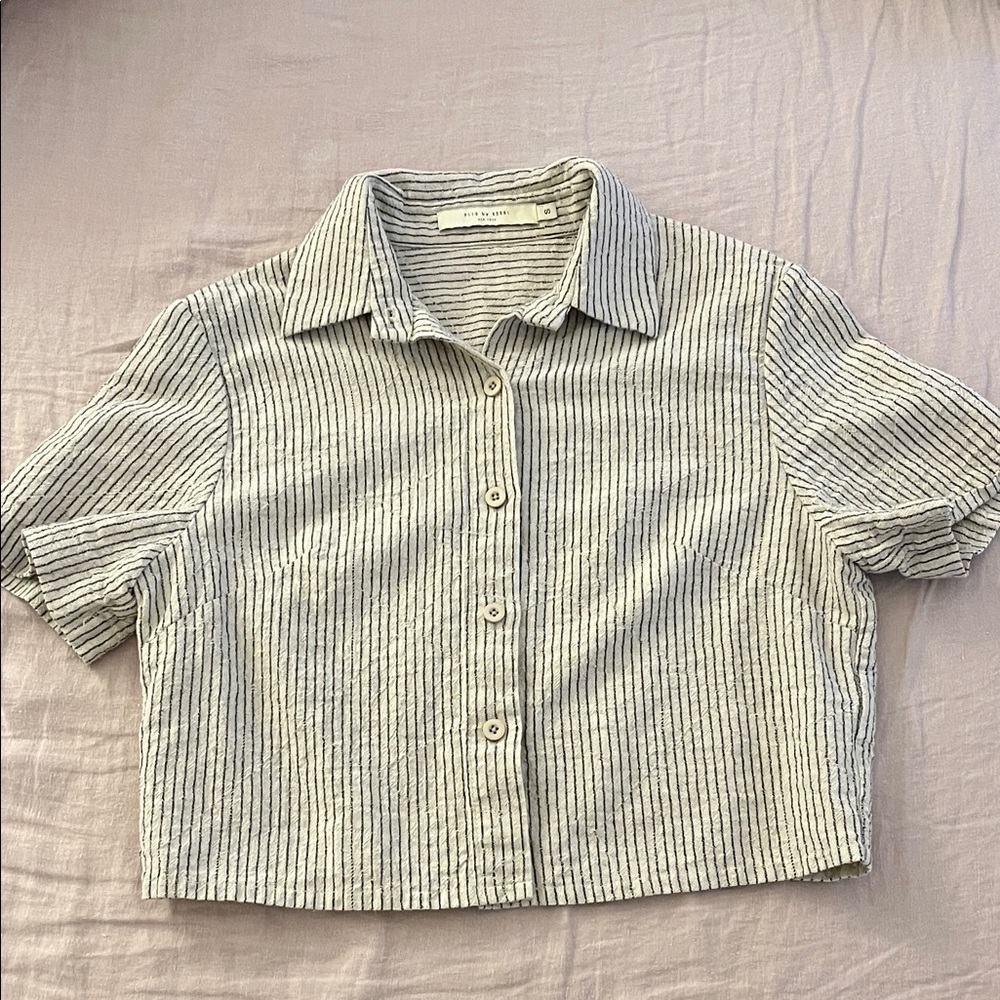 7115 by Szeki cropped short sleeve button up